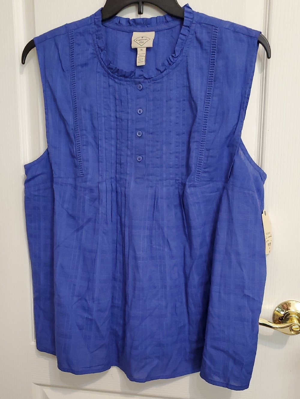 New - St John's Bay Ruffle Neck Sleeveless Top. Size XL